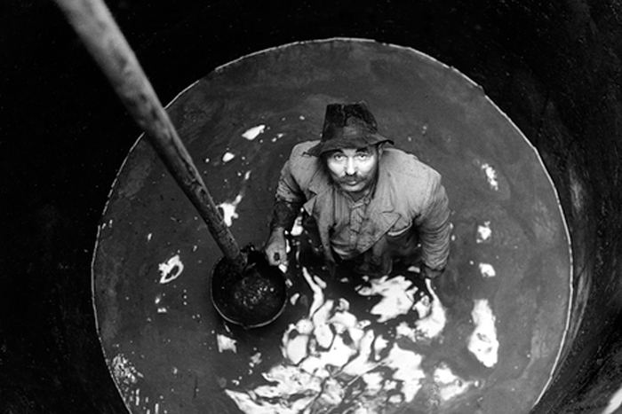 László Kunkovács: Great Prospects. The Well-digger (Sárospatak, late 1960s) 
Photographer: László Kunkovács