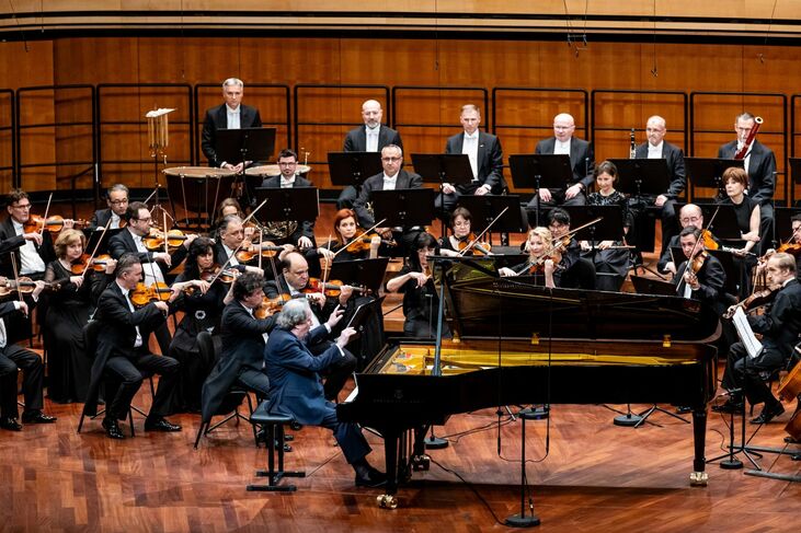 Rudolf Buchbinder and the Hungarian National Philharmonic Orchestra • 2.1 at Müpa Budapest