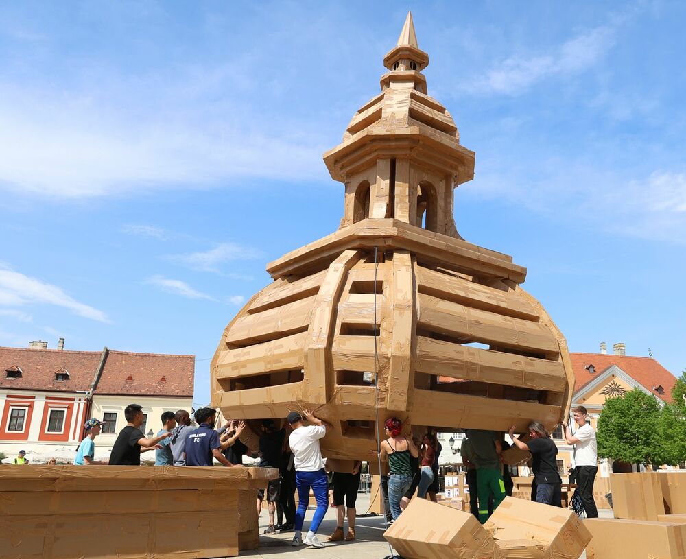 The Fire Tower of Győr is moving! Mekli Zoltán
