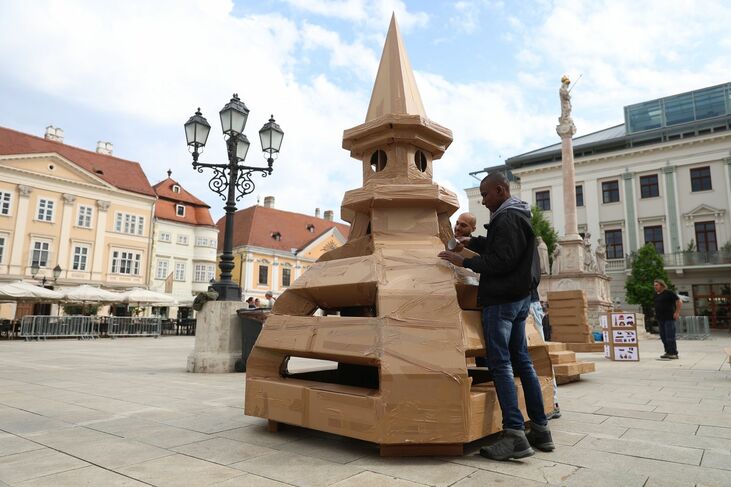 The Fire Tower of Győr is moving!