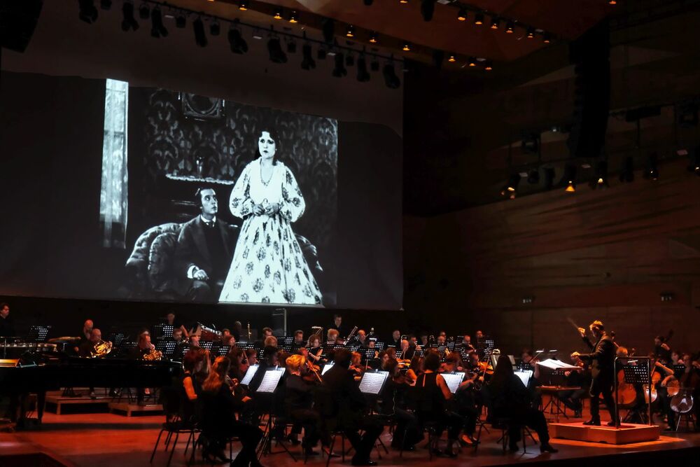 The General | Róbert Farkas and the Pannon Philharmonic Tóth László