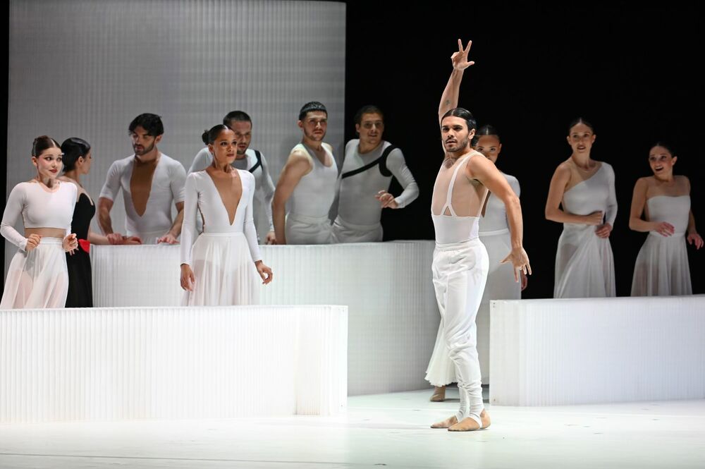 Ballet Hispánico: CARMEN.maquia Kiss Viktor / Bartók Tavasz